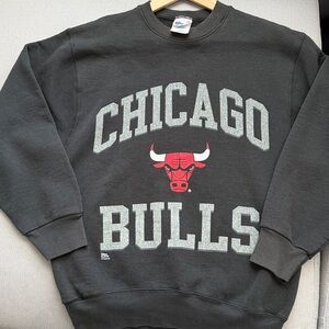 Vintage Pro Player Black and Red Chicago Bulls Crewneck Sweater Size M
